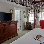 A Williamsburg White House Inn