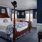 A Williamsburg White House Inn