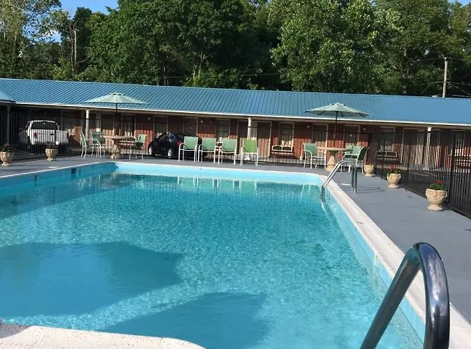 Merrimac Inn & Suites