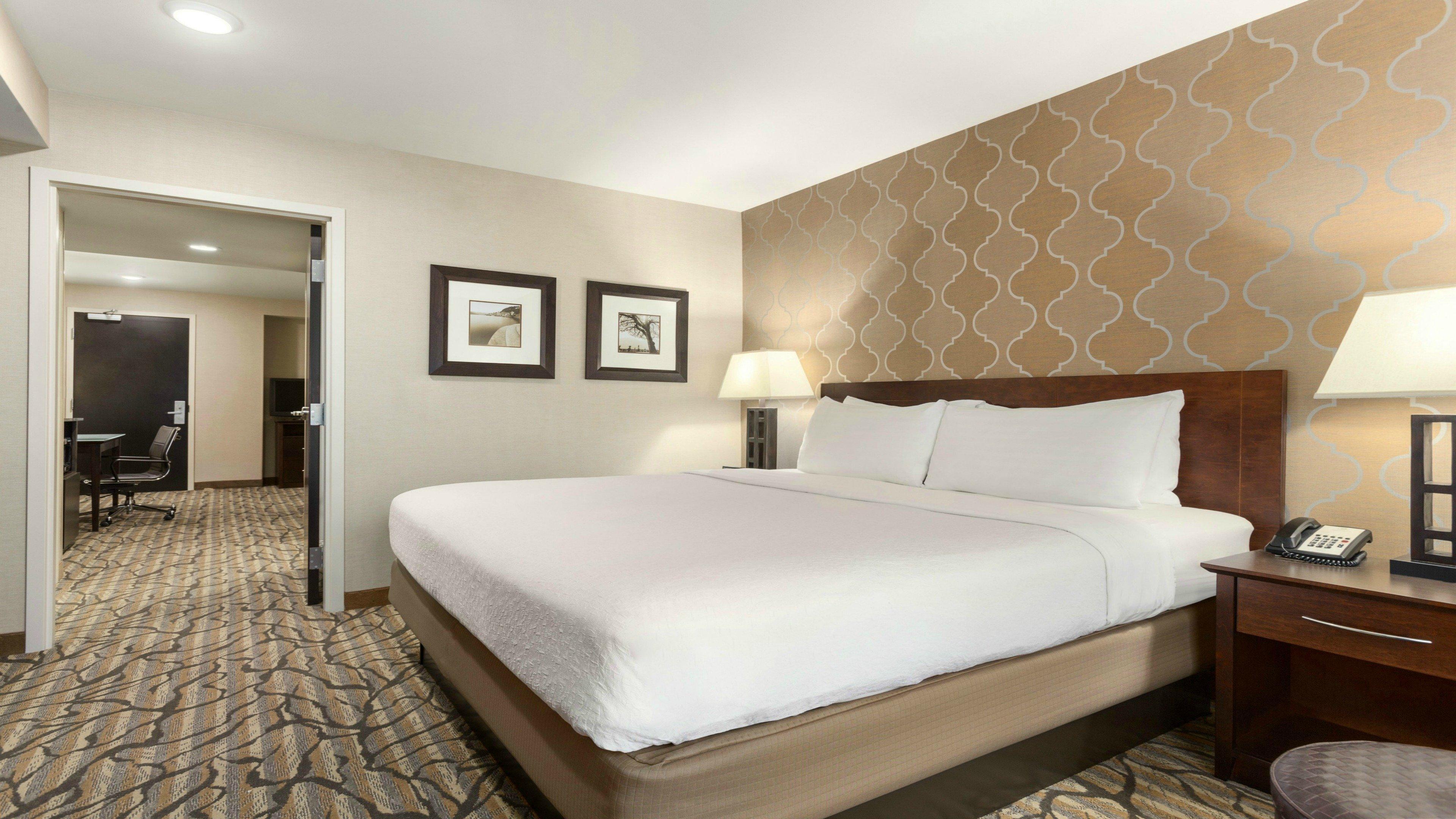 & Gateway By Ihg Resort