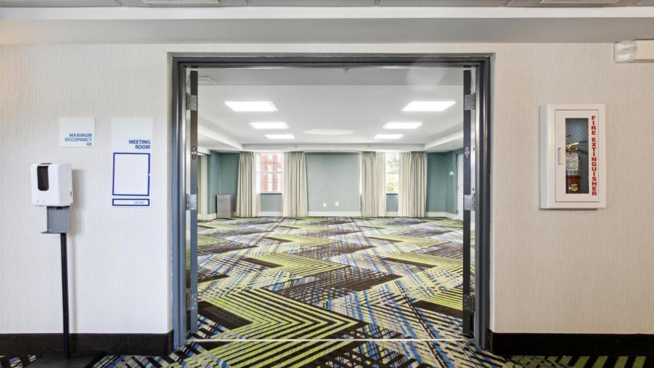 Express Williamsburg North By Ihg 2*