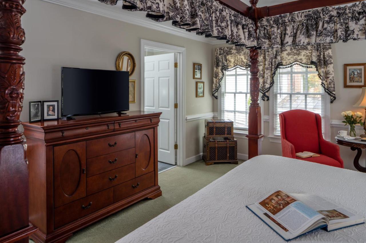 Bed & Breakfast A White House