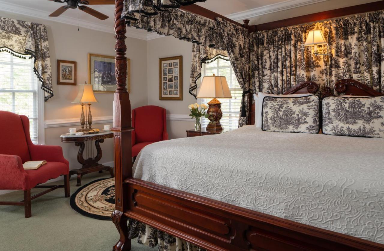 Bed & Breakfast A White House 3*