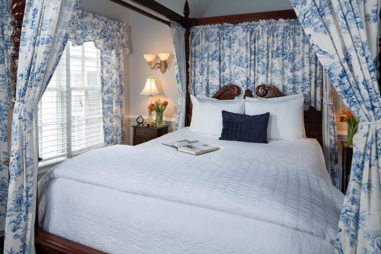 Bed & Breakfast A White House
