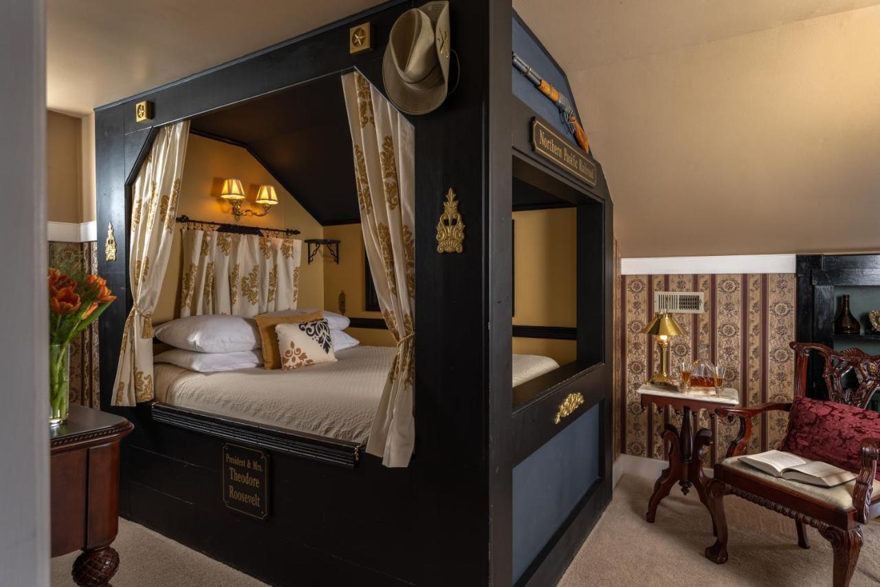 Bed & Breakfast A White House
