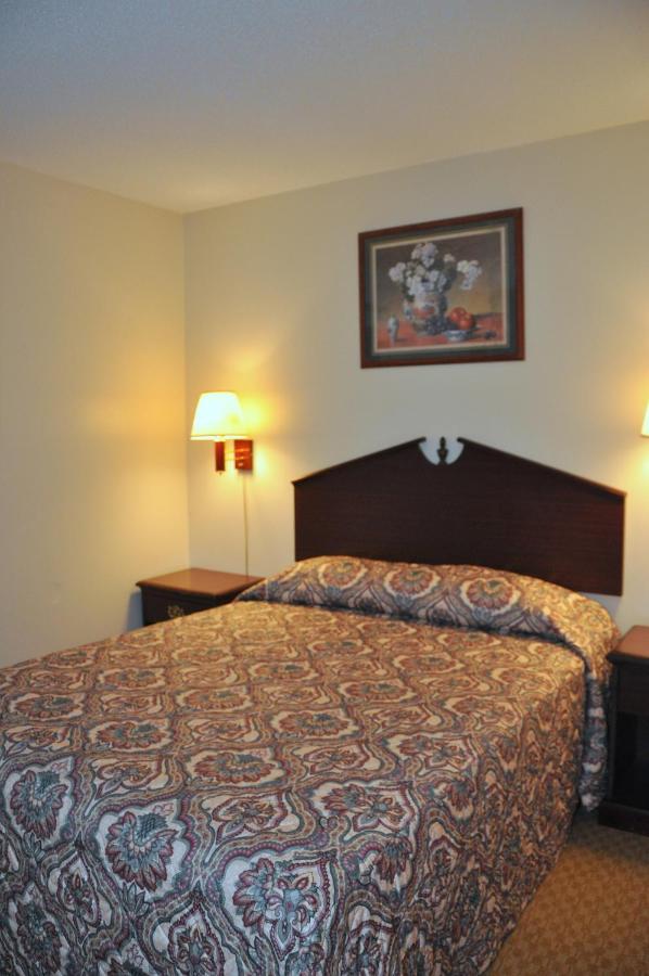 Hotel Merrimac & *