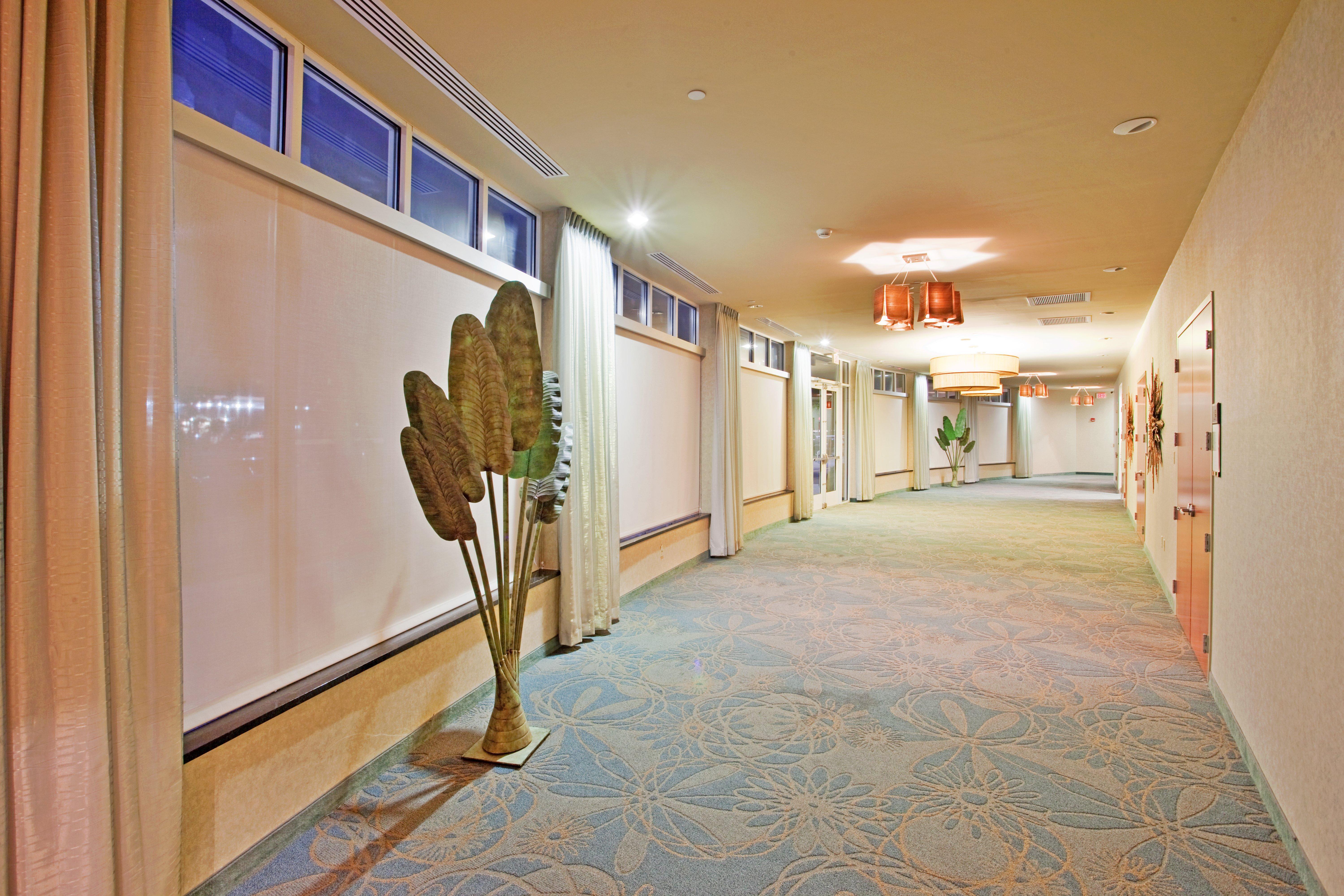 & Gateway By Ihg Resort