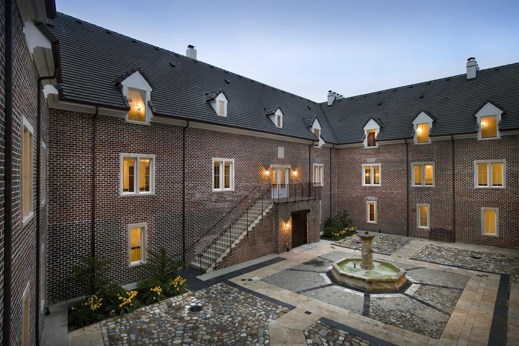 Wedmore Place 4*
