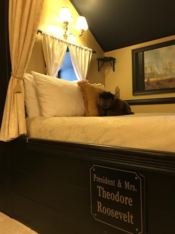 Bed & Breakfast A White House