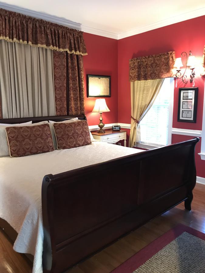 A White House Bed & Breakfast 3*