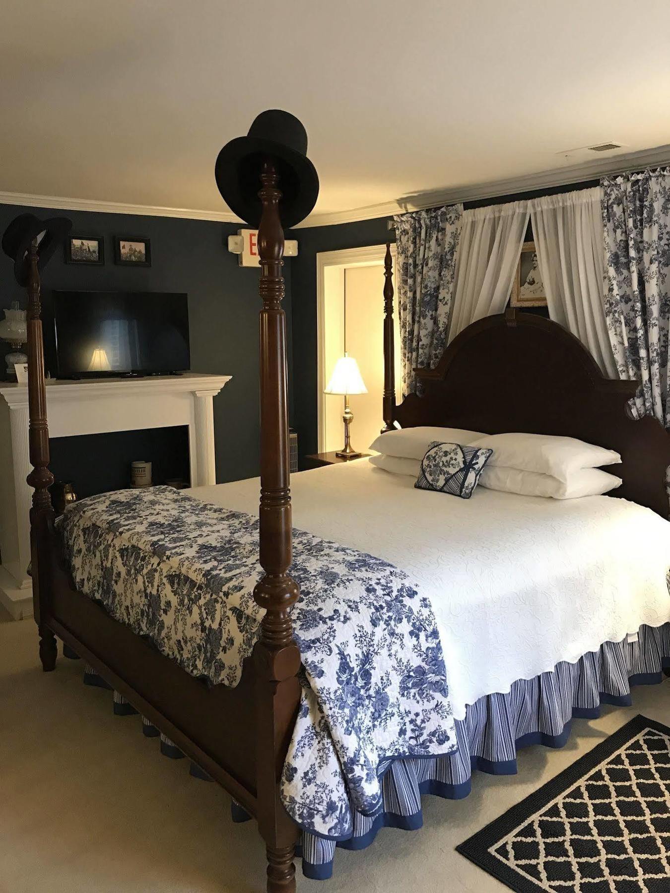 Bed & Breakfast A White House