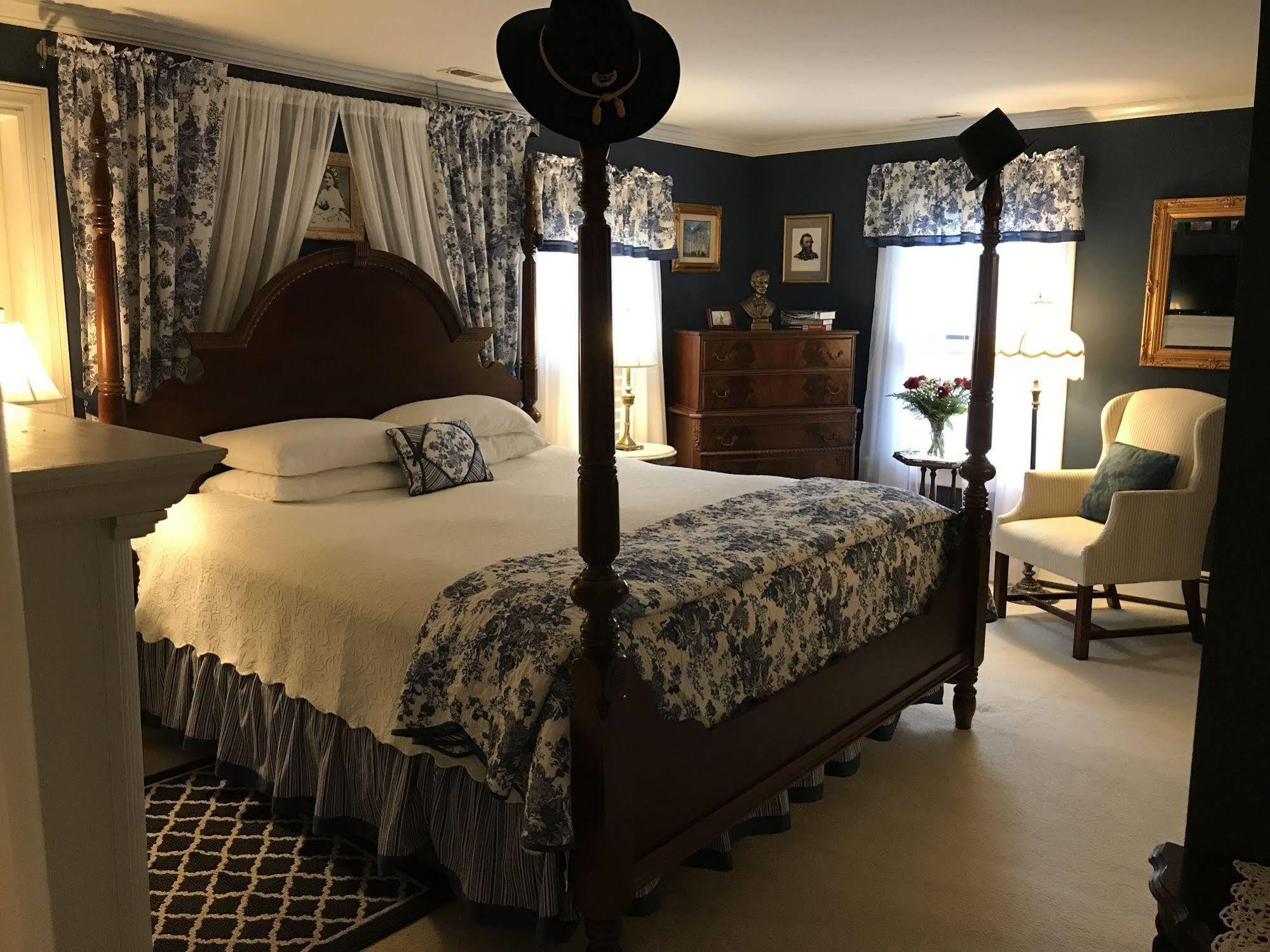 A White House 3*