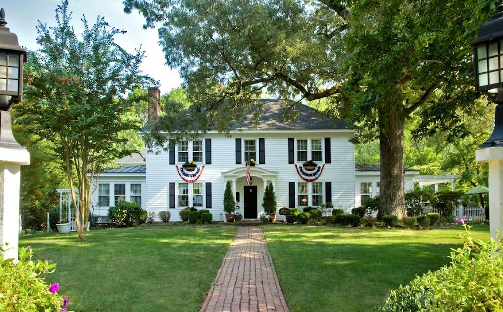 A White House Bed & Breakfast 3*