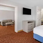 Days Inn & Suites By Wyndham Colonial