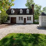 Colonial Houses, An Official Colonial Williamsburg Hotel