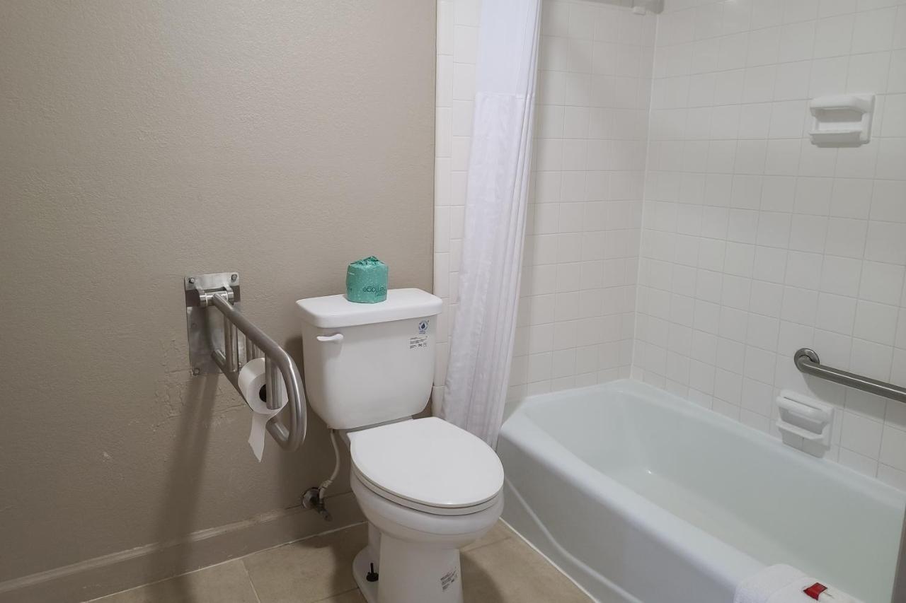 Travelodge By Wyndham Colonial Area *