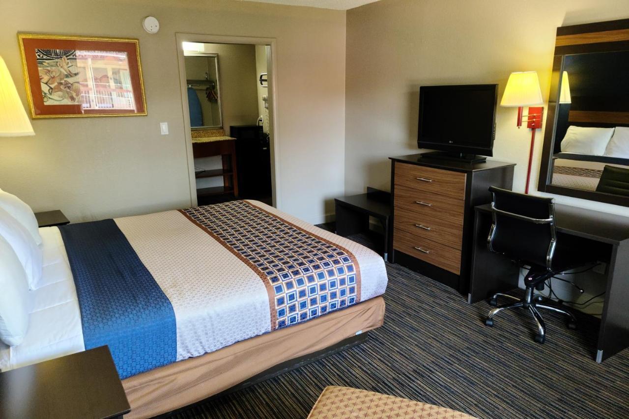 Travelodge By Wyndham Colonial Area Hotel