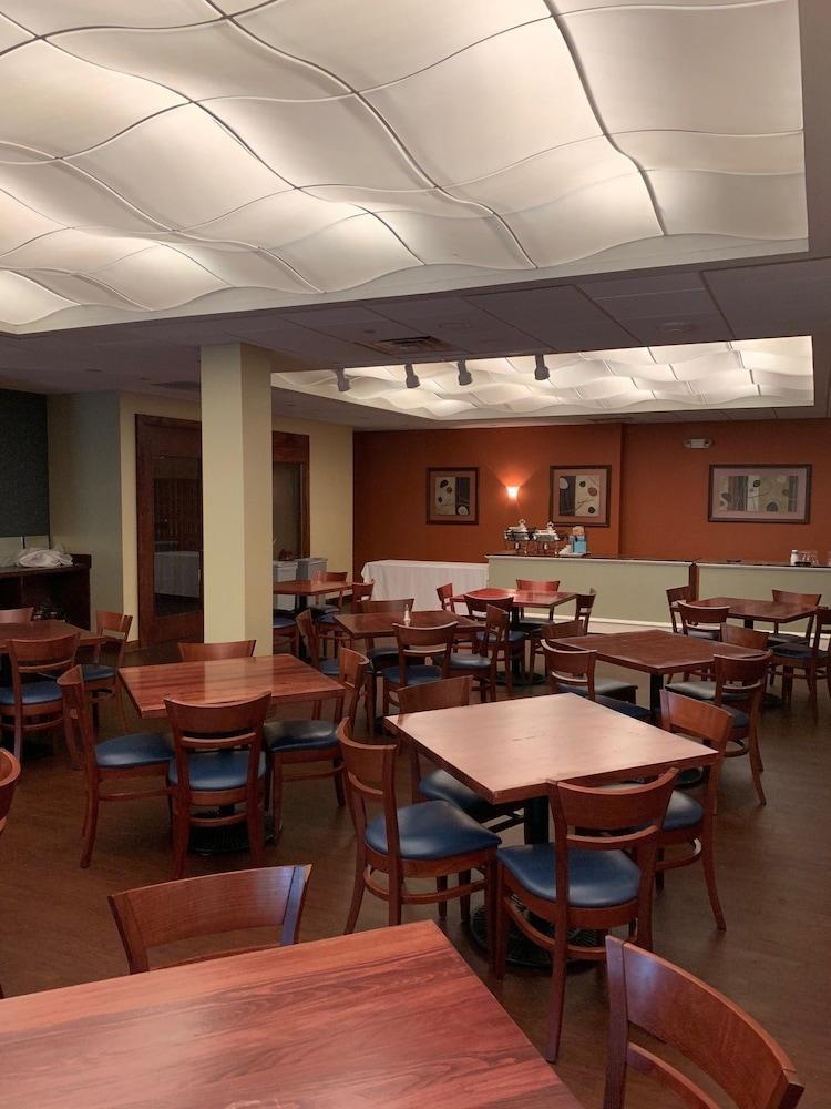 George Washington Busch Gardens Hotel 3*