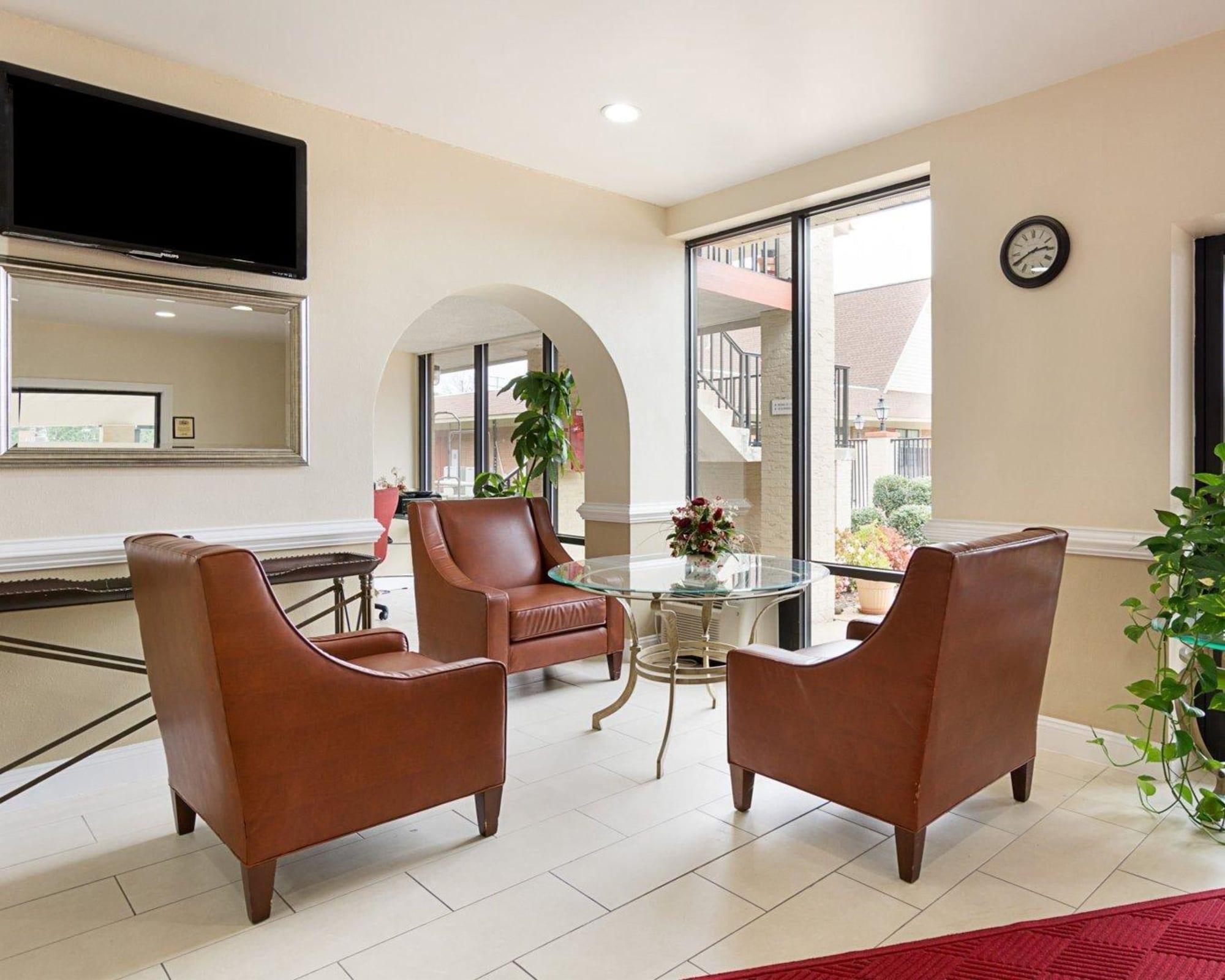 Hotel Days & By Wyndham Colonial