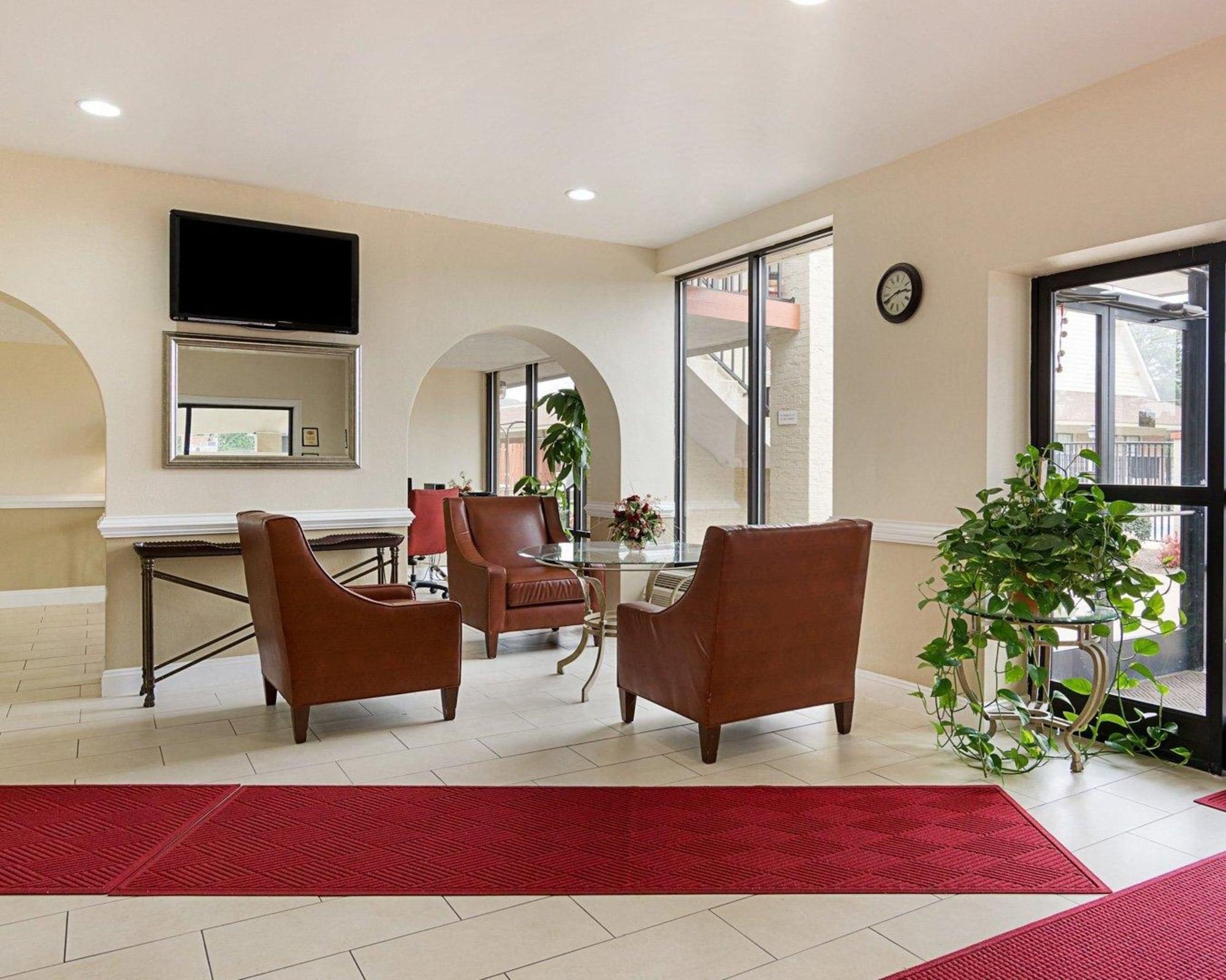 Days & By Wyndham Colonial Hotel