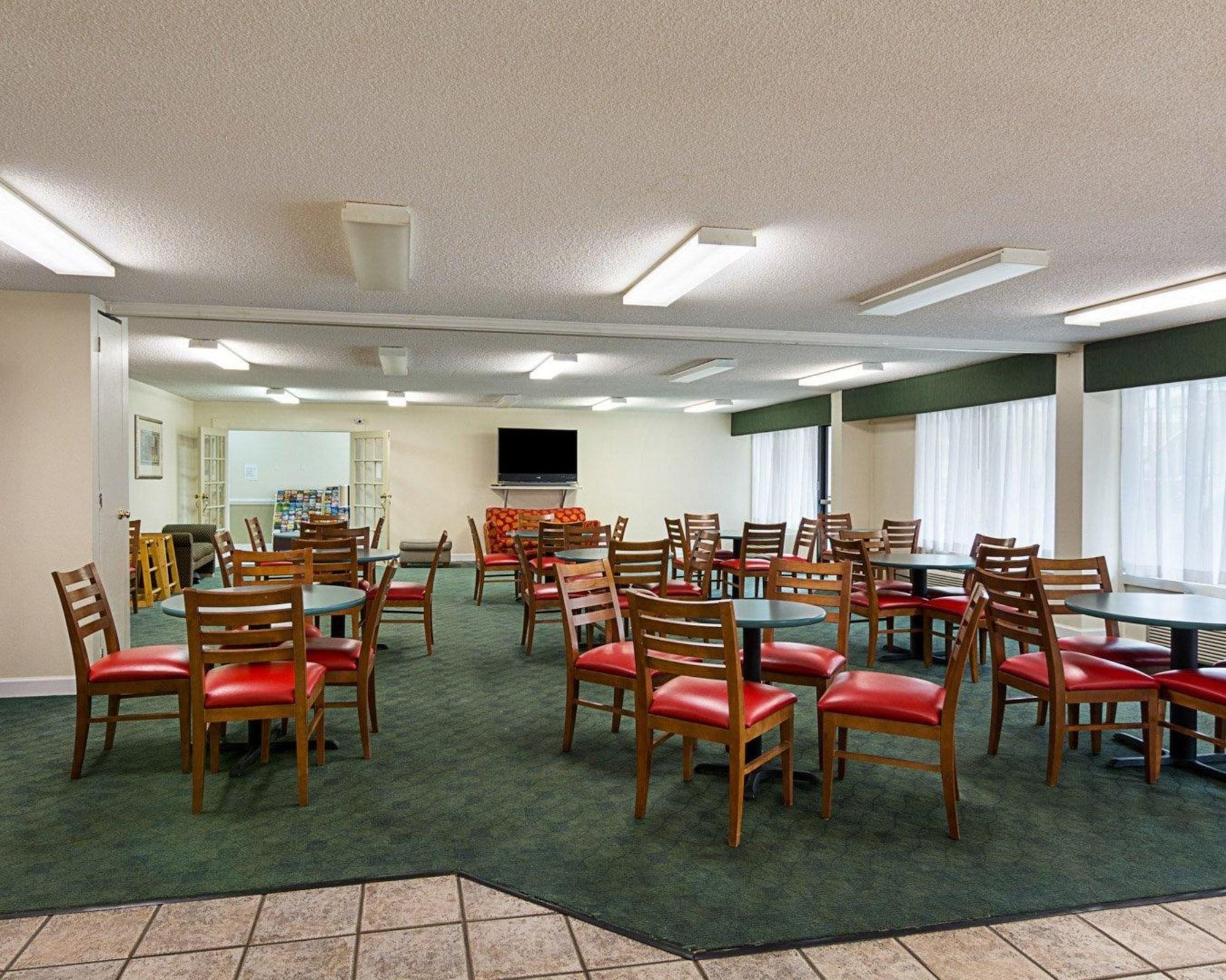 Days & By Wyndham Colonial Hotel 2*