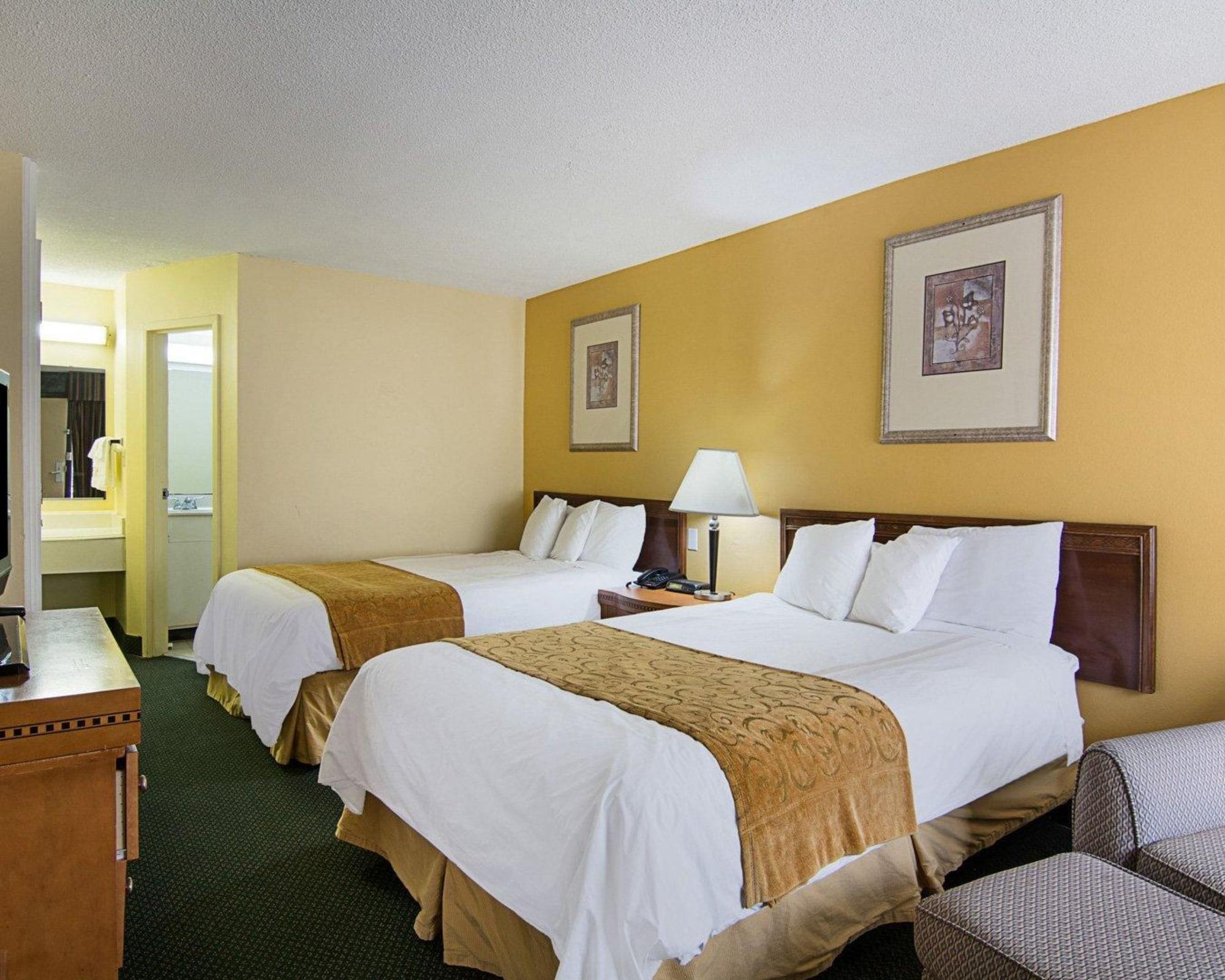 Days & By Wyndham Colonial Hotel