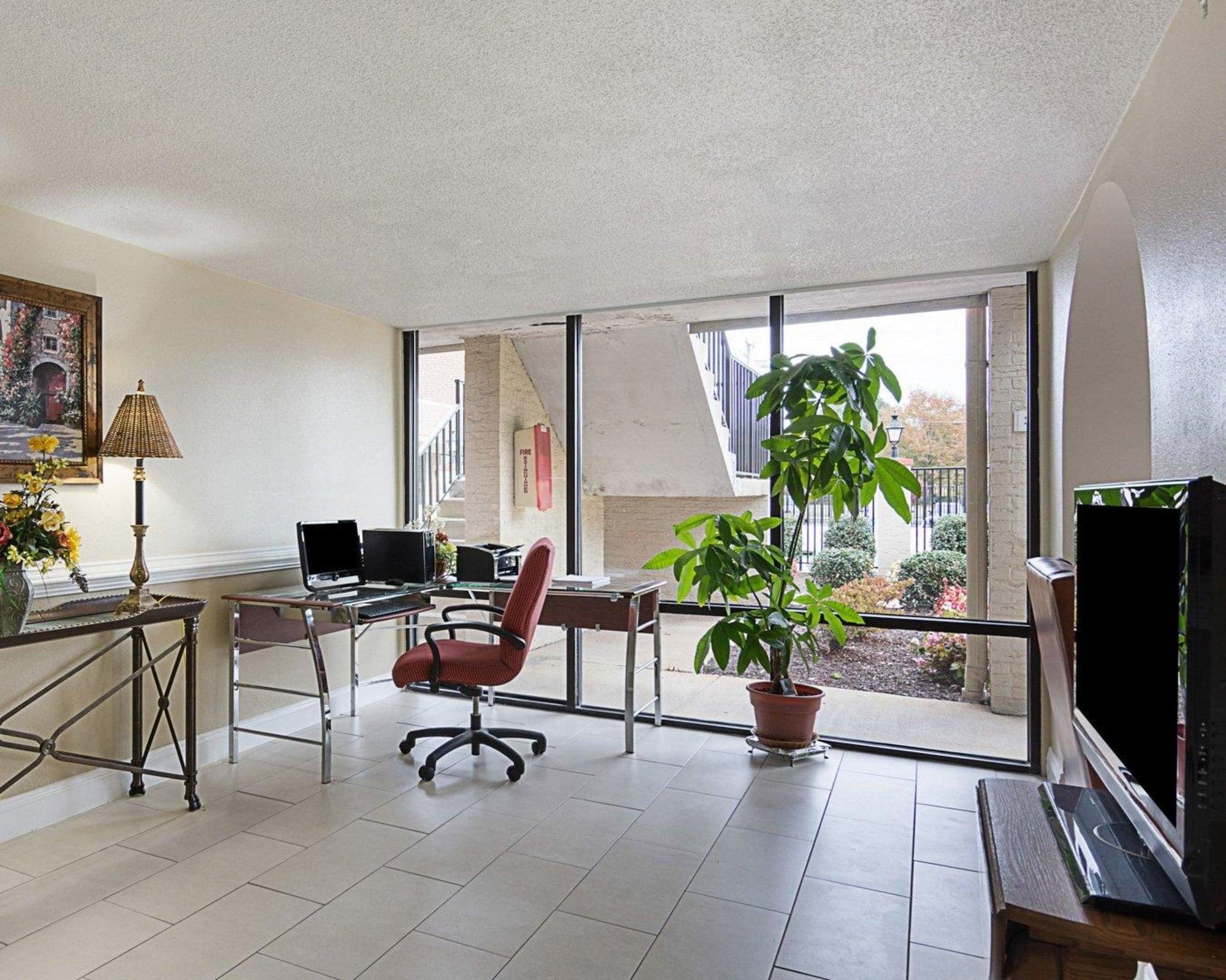 Days & By Wyndham Colonial