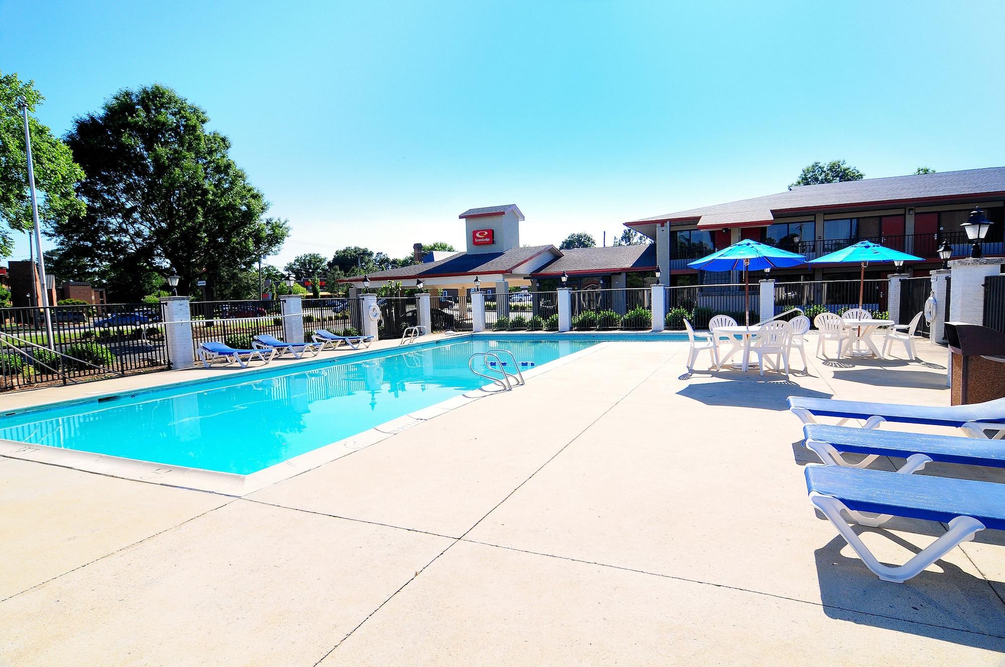 Days & By Wyndham Colonial Hotel Williamsburg