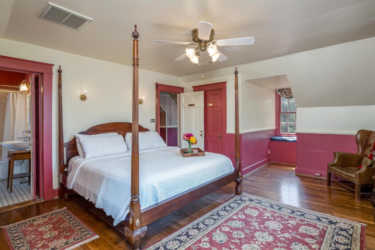Cedars Of Bed & Breakfast Williamsburg