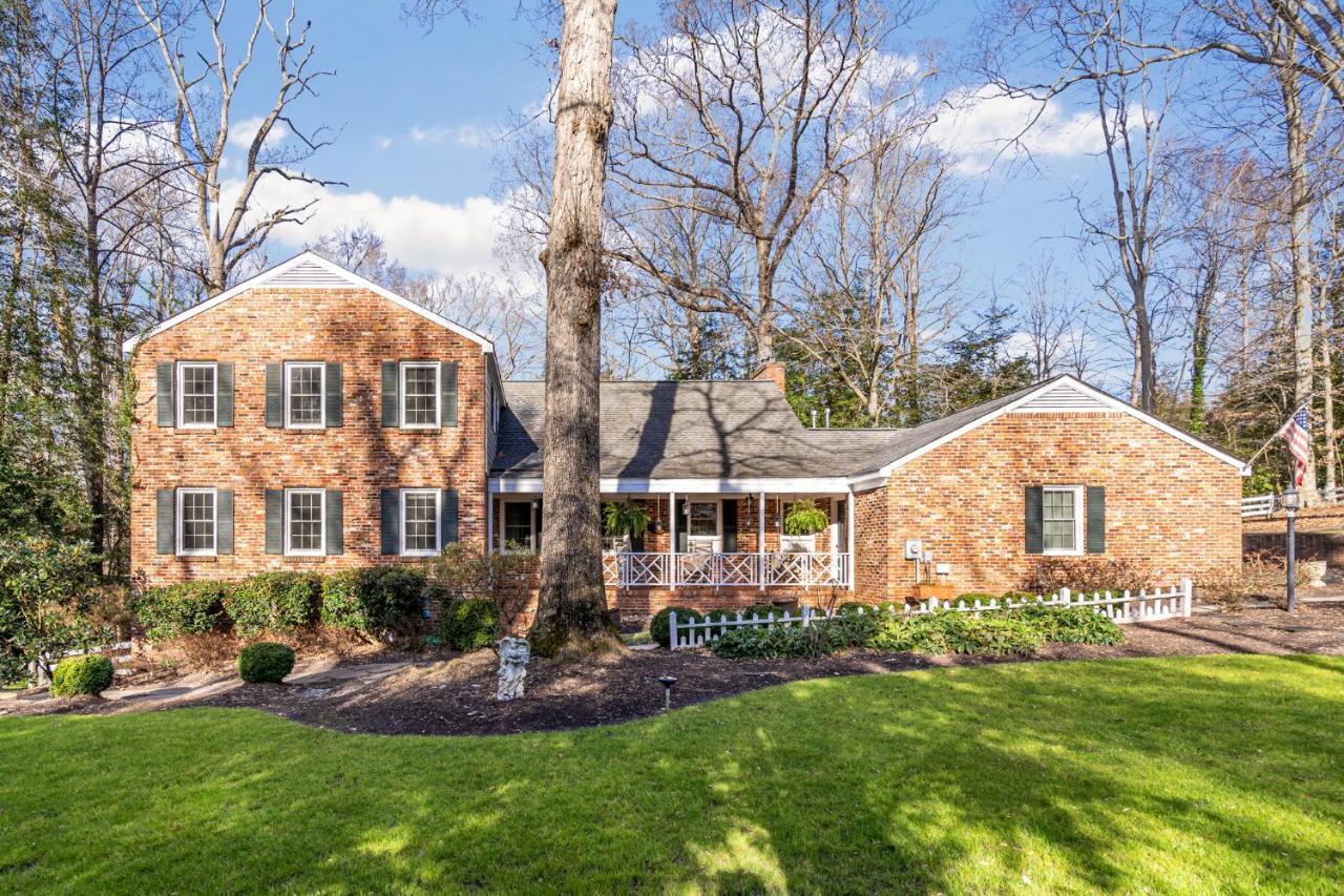 Colonial Gardens Bed & Breakfast *