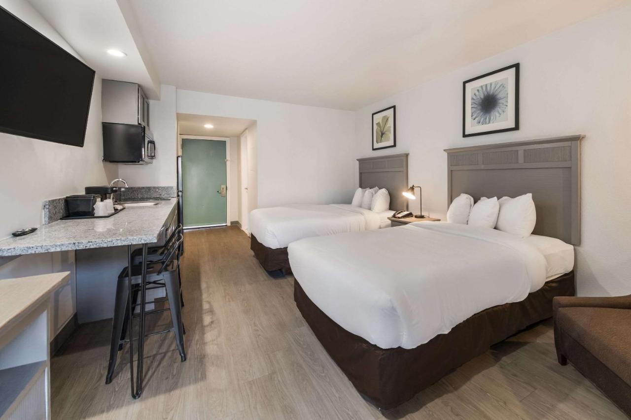 Suburban Hotel