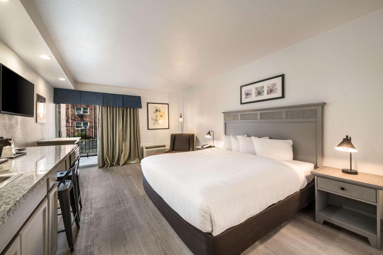 Hotel Suburban