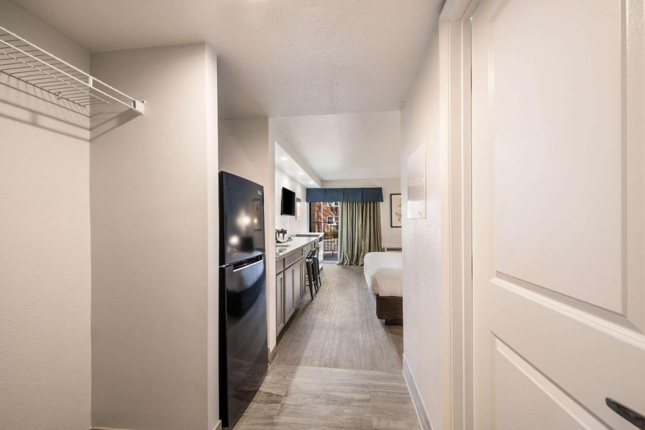 Hotel Suburban
