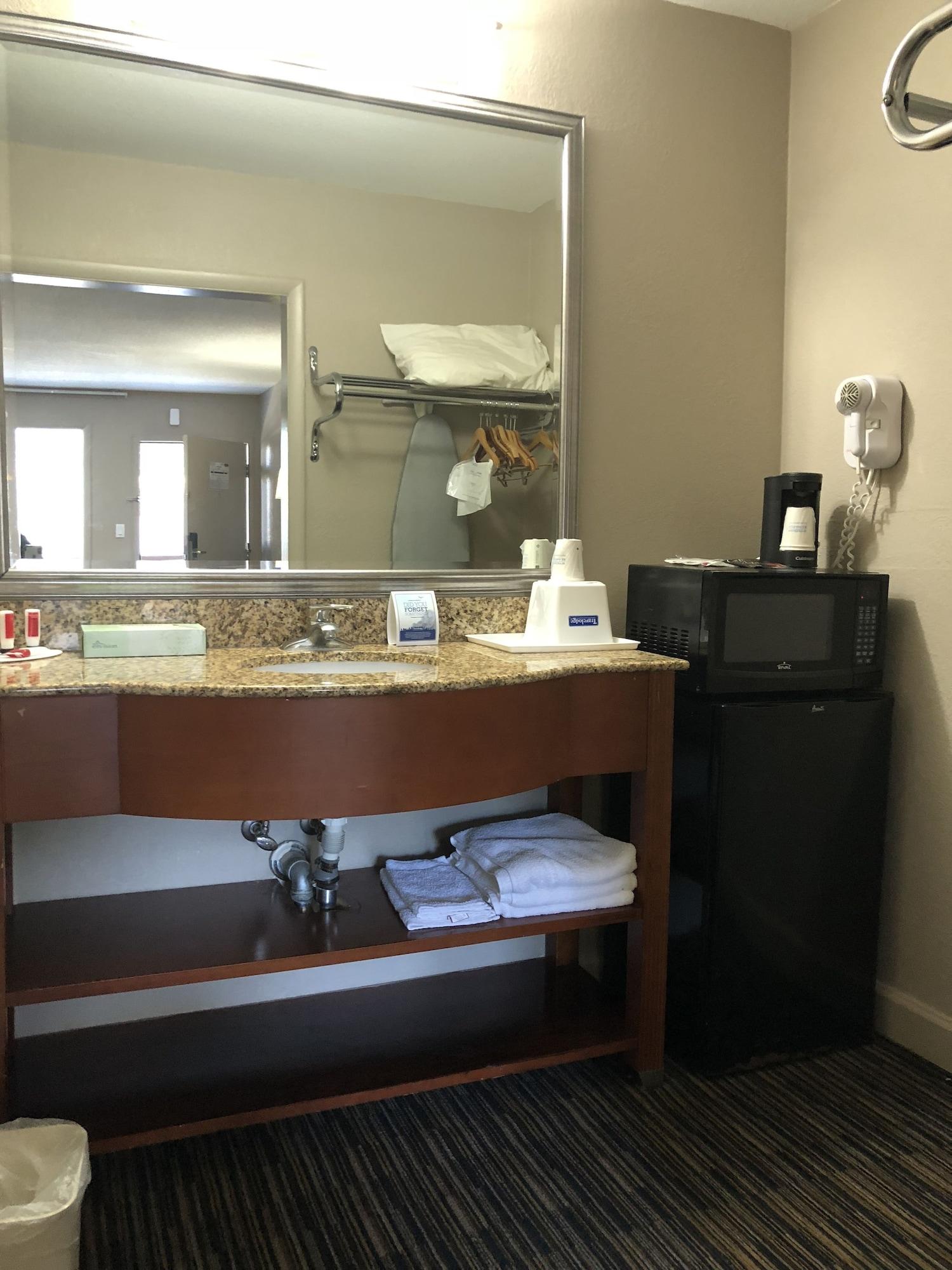Travelodge By Wyndham Colonial Area Hotel