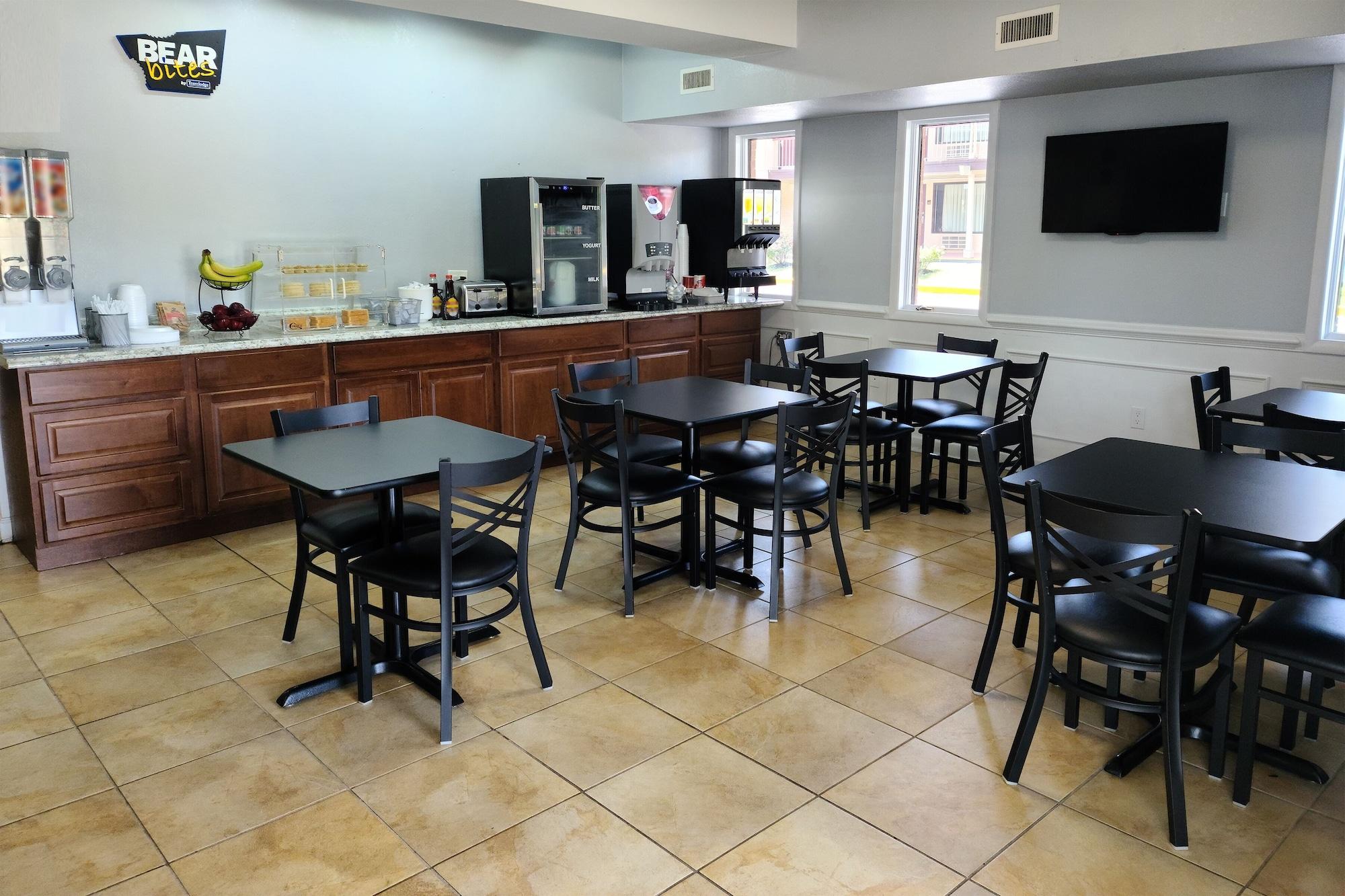 Travelodge By Wyndham Colonial Area *