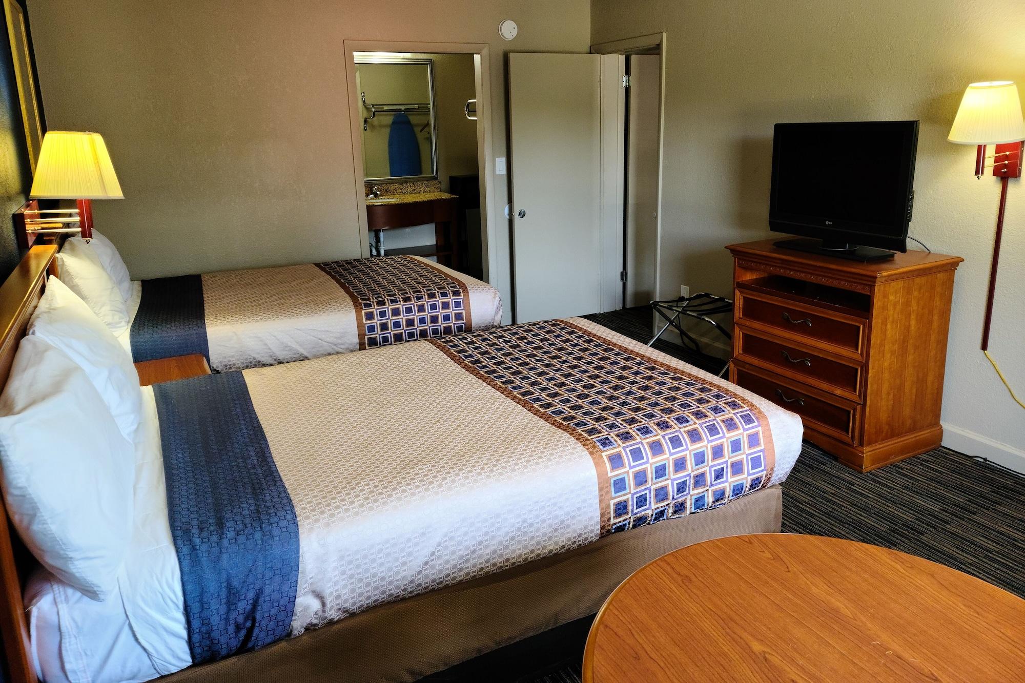 Travelodge By Wyndham Colonial Area