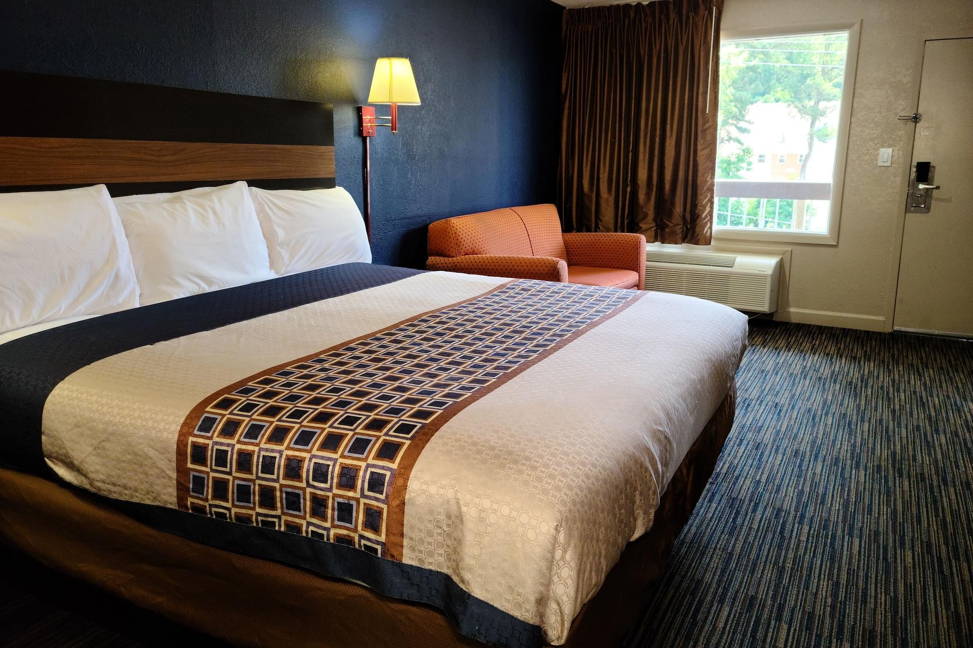 Travelodge By Wyndham Colonial Area Hotel