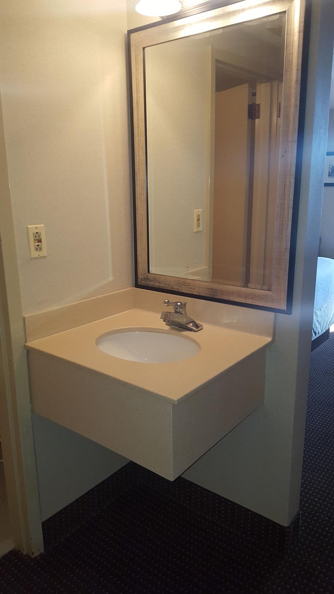 Wingate By Wyndham Hotel 2*