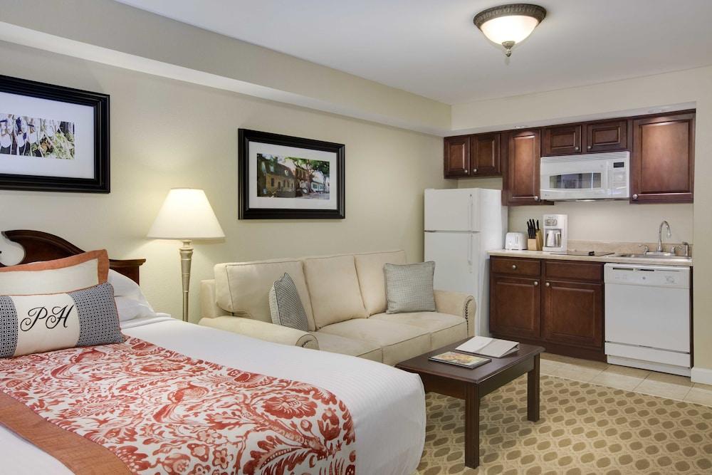 Bluegreen Vacations Patrick Henry Sqr, Ascend Collection Hotel