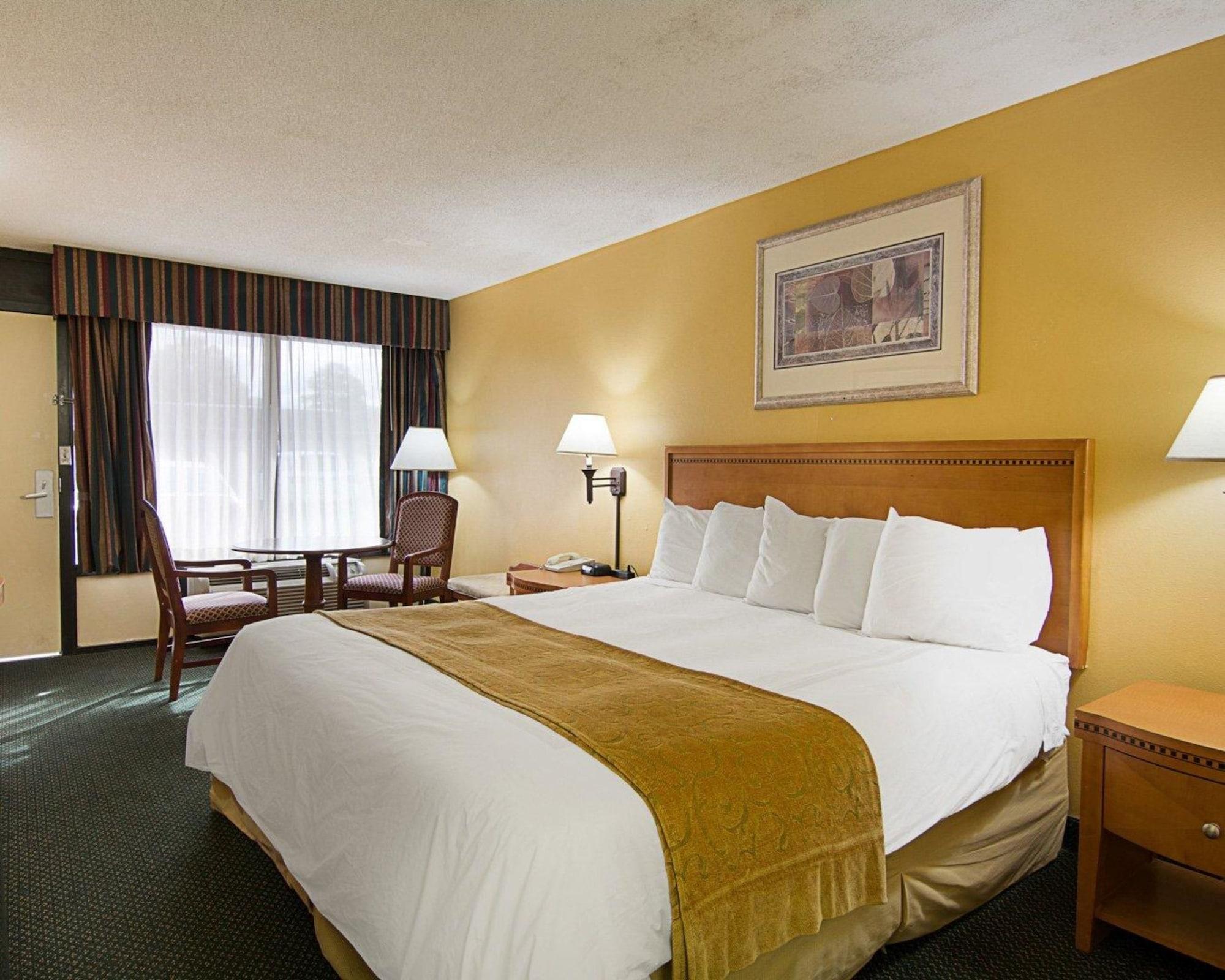 Hotel Days & By Wyndham Colonial