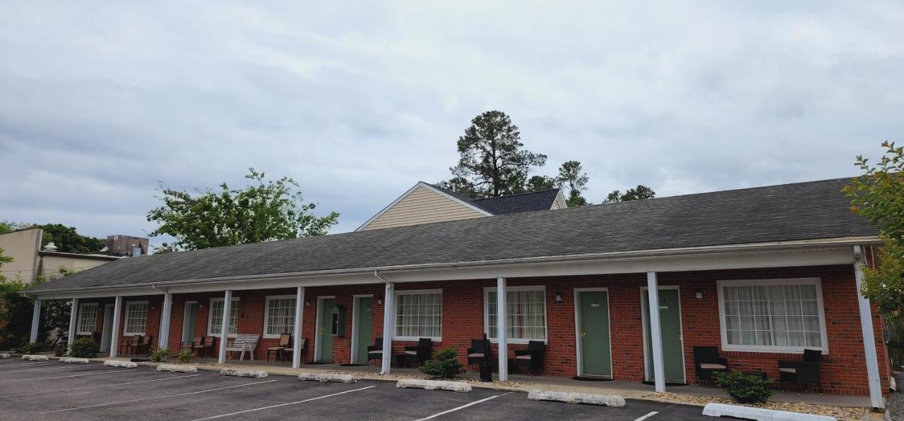Bassett Motel 2*