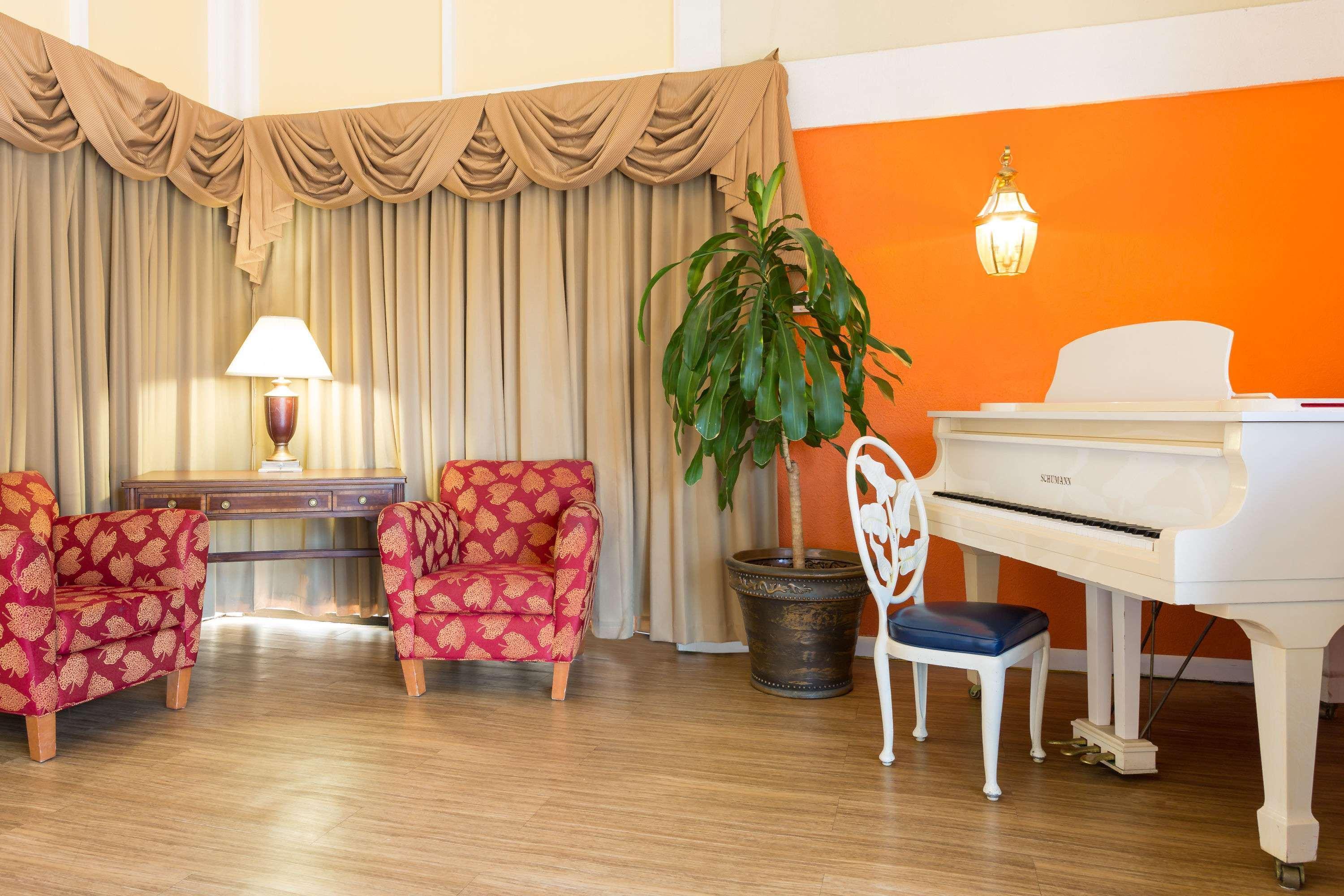 Hotel Howard Johnson By Wyndham 2*