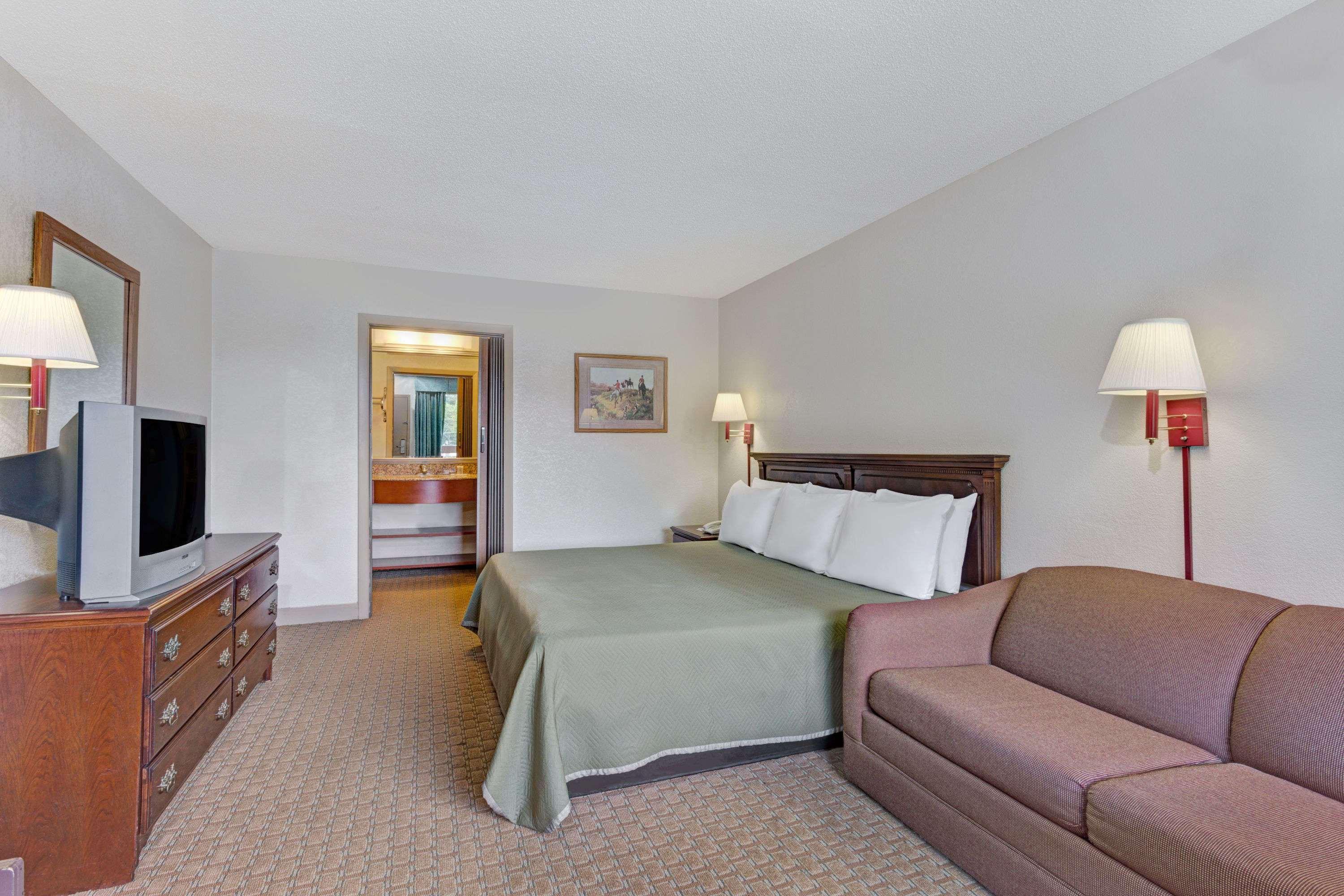 Travelodge By Wyndham Colonial Area Hotel