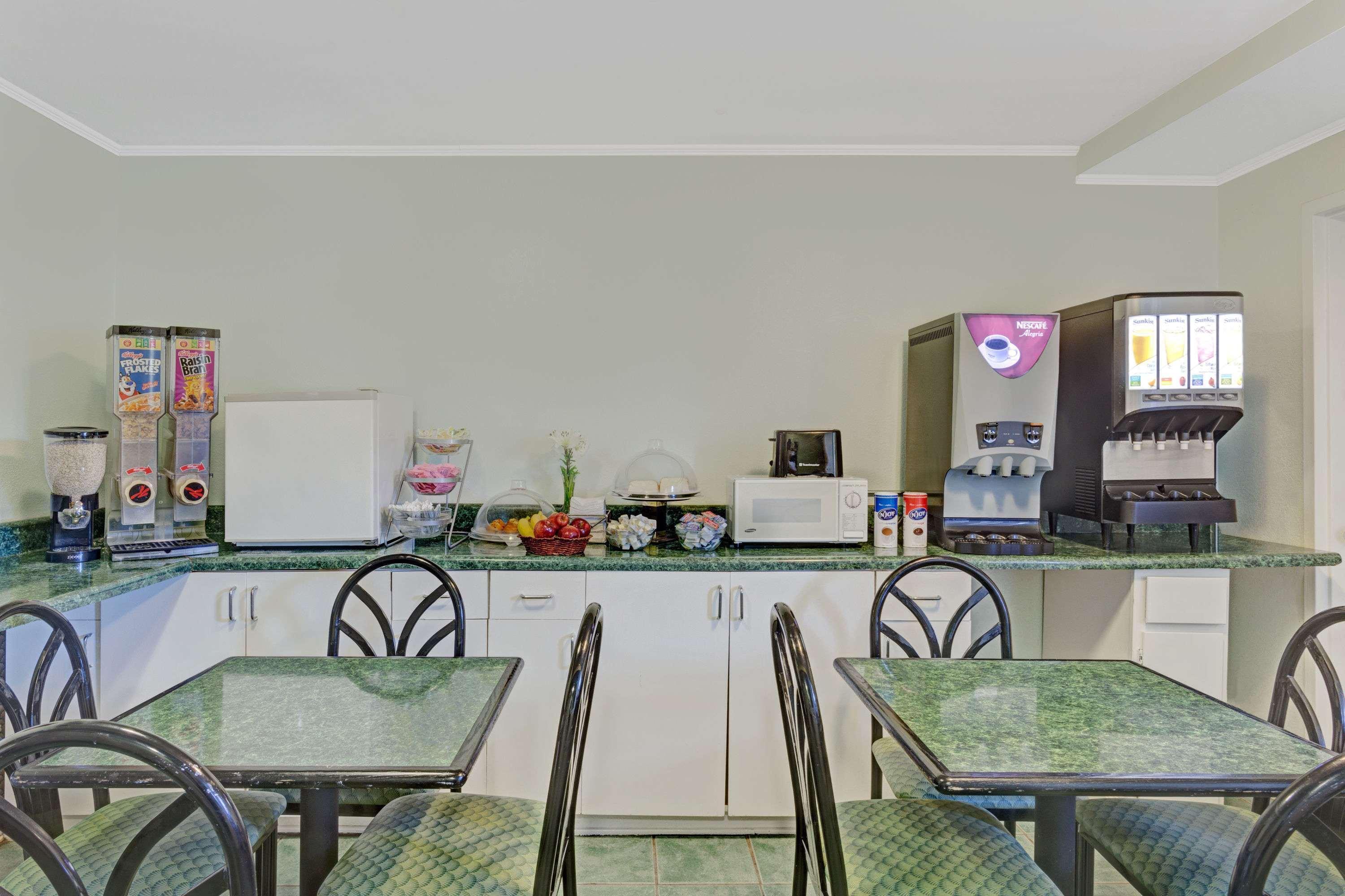 Hotel Travelodge By Wyndham Colonial Area *