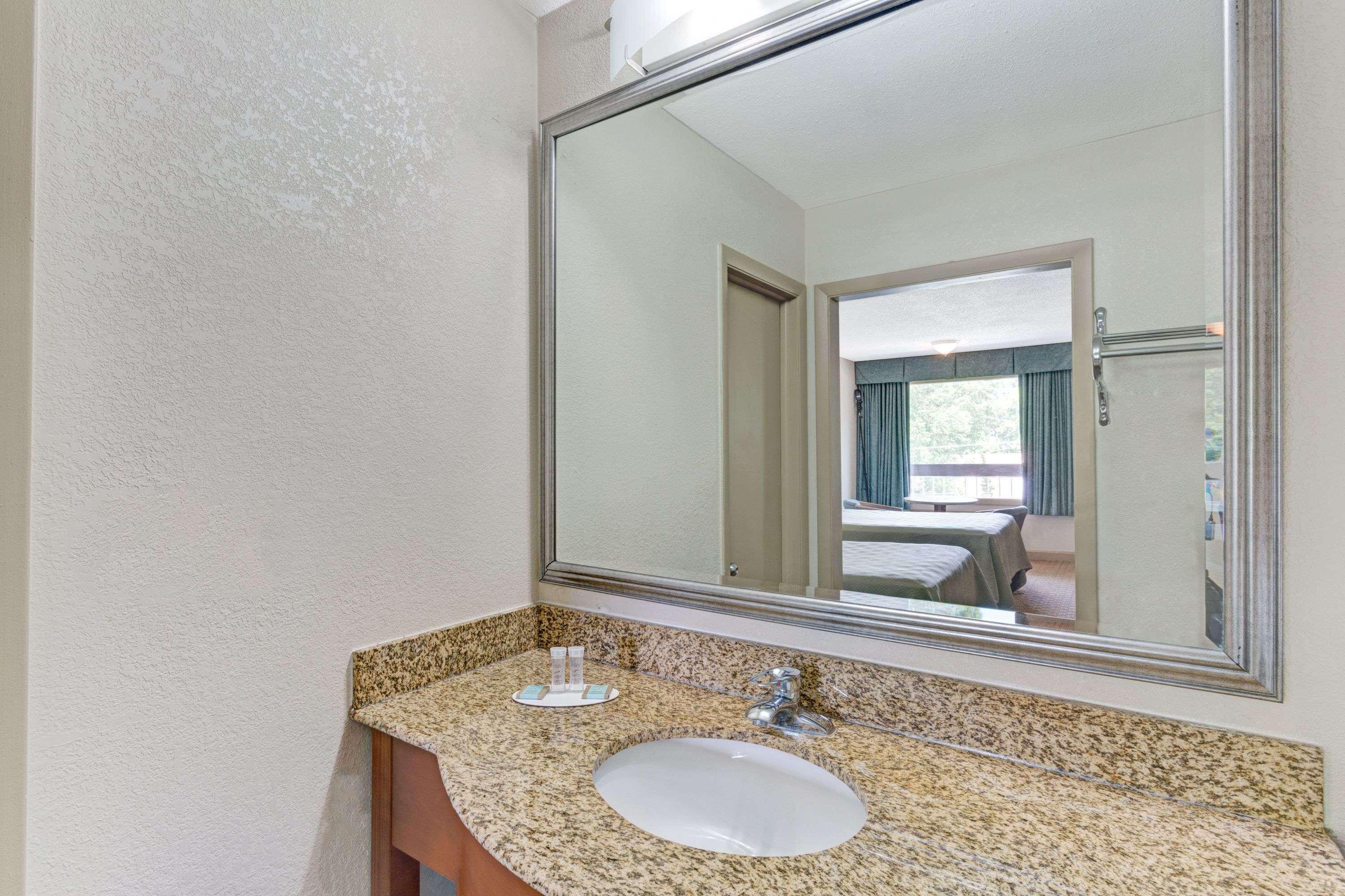 Hotel Travelodge By Wyndham Colonial Area