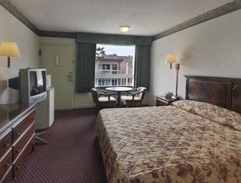 Travelodge By Wyndham Colonial Area Hotel *