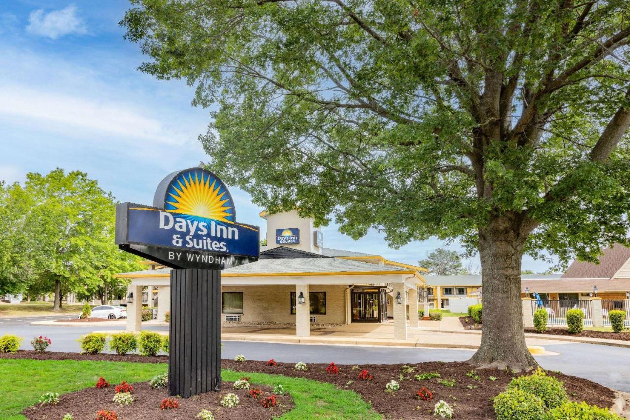 Days & By Wyndham Colonial