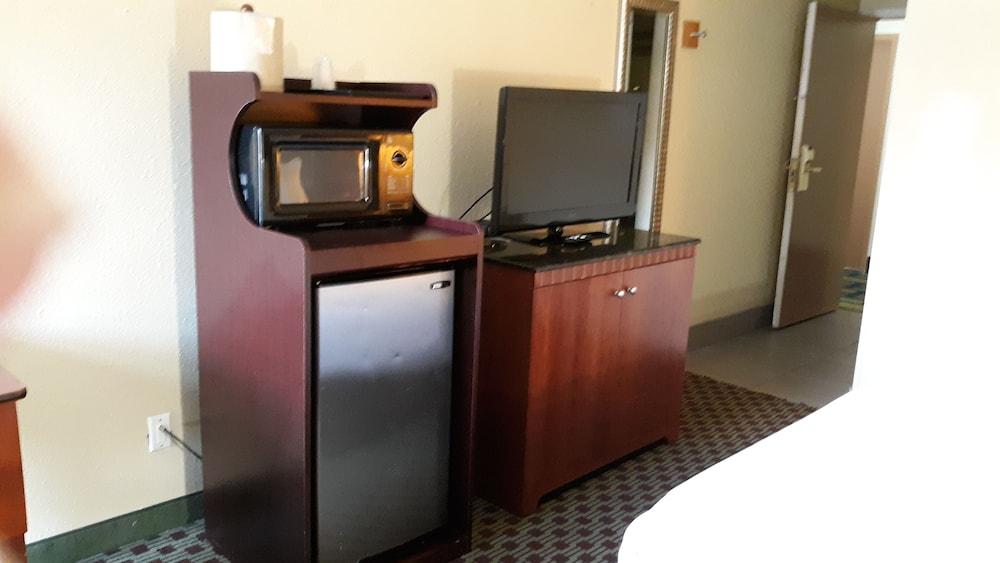 Baymont By Wyndham Hotel