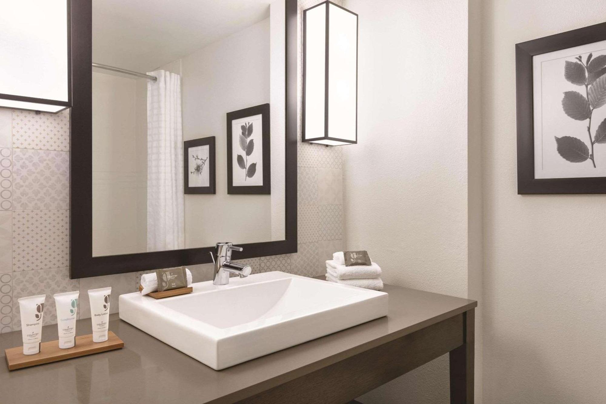 Country & By Radisson, East Busch Gardens , Va Hotel 3*