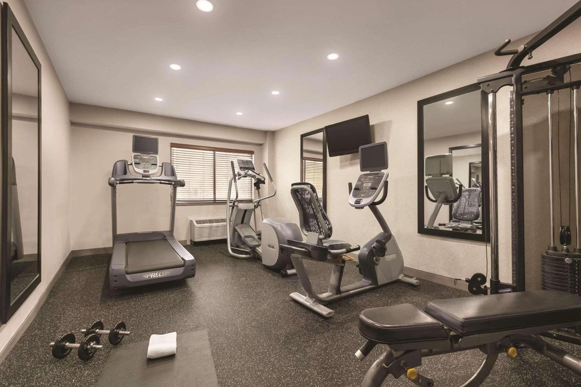 Hotel Country & By Radisson, East Busch Gardens , Va 3*